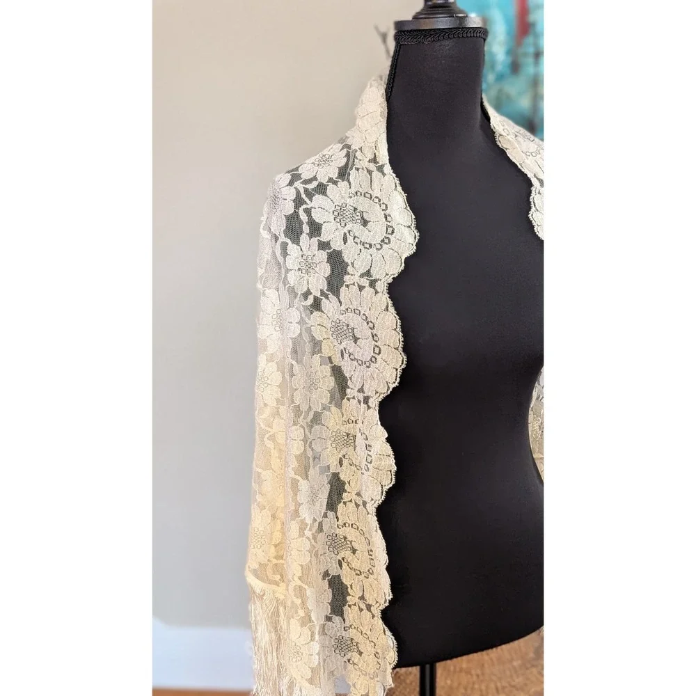 Vintage Lace Shrug/Shawl Elegant Ivory
